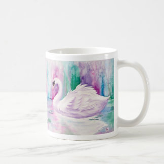 Taza de café blanca de los cisnes