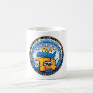 Taza De Café Blanco clásico con el logotipo de FAA/Parsons