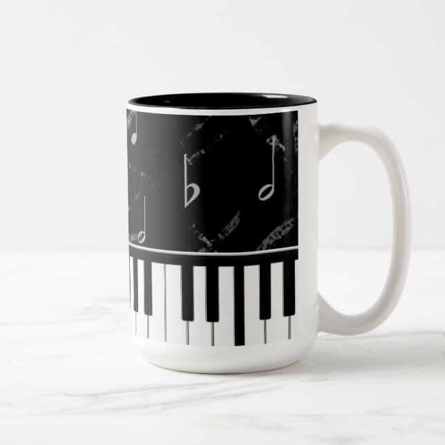 Taza de café blanco y negro de la música del piano (Derecha)