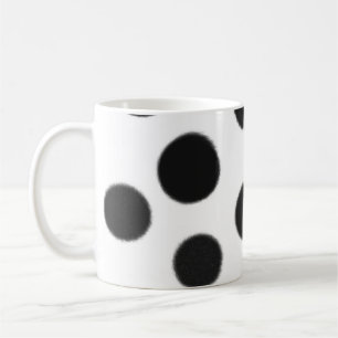 taza de café blanco y negro del lunar