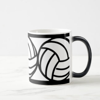 Taza de café blanco y negro del voleibol