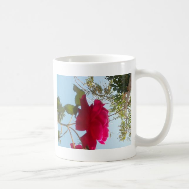 Taza De Café Bloom celestial: Un Rosa contra el cielo (Derecha)