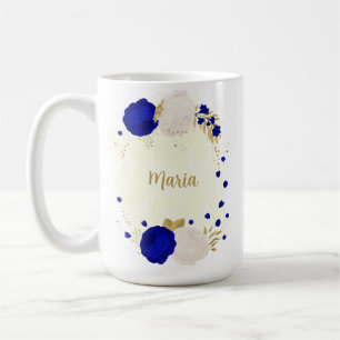 Taza De Café boda botánica azul real y flores blancas oro