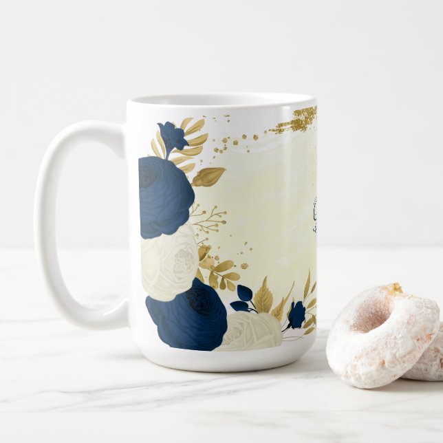 Taza De Café boda botánica de flores navy y blancas con dorado (Con donut)