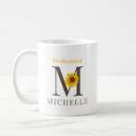 Taza De Café Boda de la dama de honor del girasol editable ruso<br><div class="desc">Moderno y rústico, de color marrón y amarillo con una taza monogramada de girasol. Mueve el girasol para que coincida con tu tipografía inicial con la clásica moderna. Todos los colores del elemento son editables, sólo tiene que hacer clic en personalizar y seleccionar la capa que desea cambiar. Mándame un...</div>