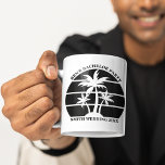 Taza De Café Boda de la isla del bachillerato de playa personal<br><div class="desc">Palmeras negras de Guay en una elegante fiesta de soltero personalizado o una taza de boda. Personalizar estos favores tropicales para tu boda de destino. Son perfectas para toda la fiesta nupcial en una cena de ensayo de escapada de la isla o para una criada de honor o el mejor...</div>