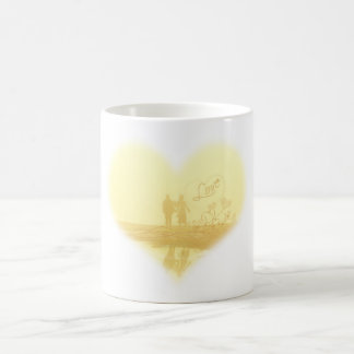 Taza De Café Boda en la playa del corazón amarillo