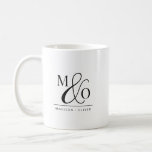 Taza De Café Boda monogramado de pareja<br><div class="desc">Mug Minimalista moderna de boda Monograma para recién casados. Boda. Iniciales y nombres.</div>