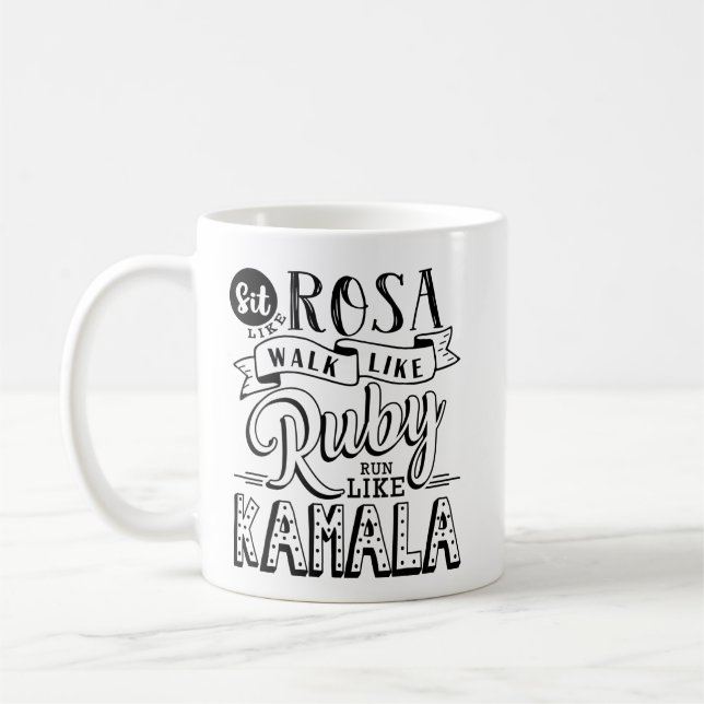 Taza De Café Bomba de energía del Chica Kamala Harris (Izquierda)