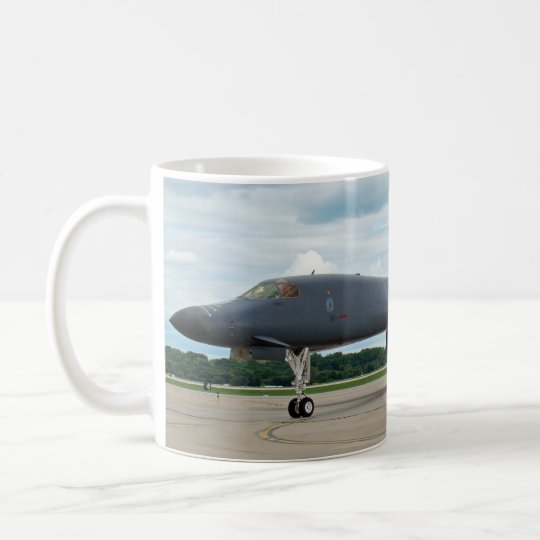 Taza De Café Bombardero del lancero de B-1B en la tierra