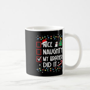 Taza De Café Bonita traviesa mi hermano hizo la lista de navida