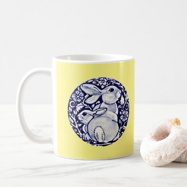 Taza De Café Bonito azul y amarillo conejo cerámica arte (Con donut)