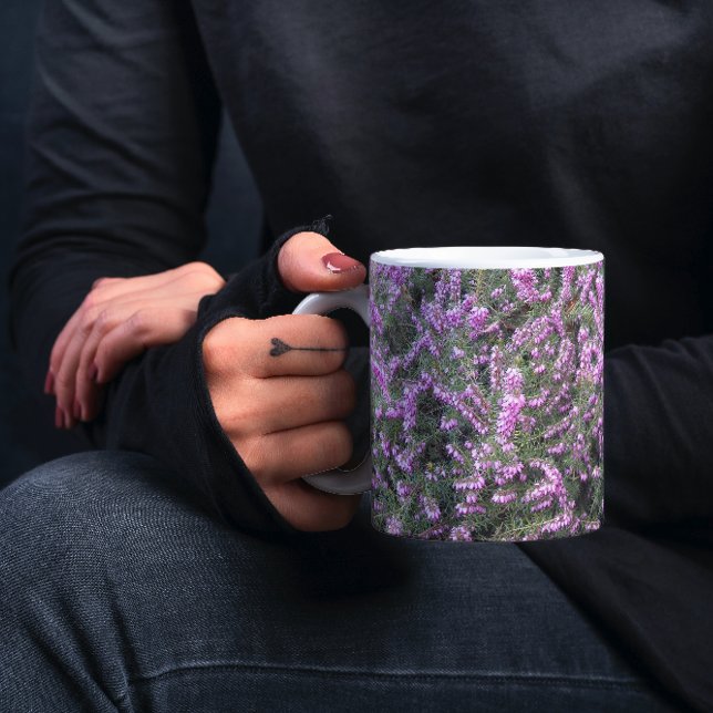 Taza De Café Bonito Morple Heather Floral (In Situ Held)