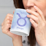 Taza De Café Bonito Taurus Astrología Rótulo Púrpura Personaliz<br><div class="desc">Esta taza de bonito,  morada y lavanda personalizada Taurus,  muestra tu signo astrológico del Zodiac en un brillo hermoso como las constelaciones. Personalizar este lindo regalo con tu nombre en bello guión cursivo para alguien con un cumpleaños de finales de abril o principios de mayo.</div>