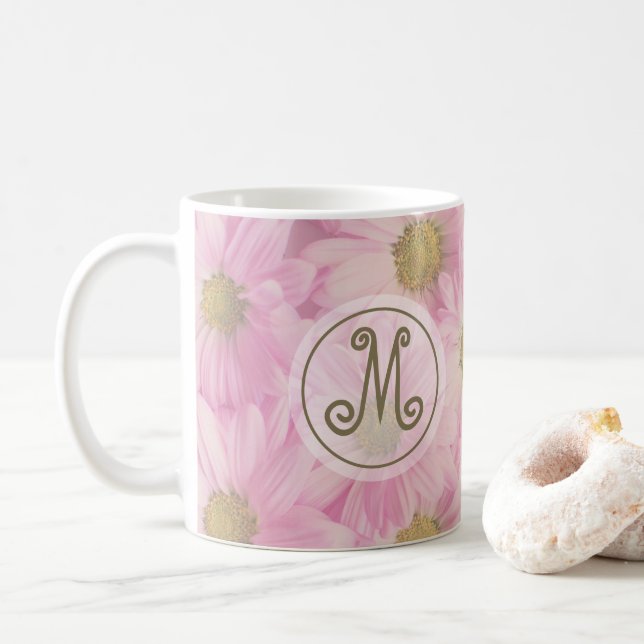 Taza De Café Bonitos Daisies Rubor Personalizado rosado inicial (Con donut)
