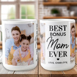 Taza De Café BONUS MOM personalizado 2 Día de la Madre<br><div class="desc">Presentamos nuestra más sentida taza de café del Día de la Madre, diseñada especialmente para mamás extra, mamás de paso y madres de paso que ocupan un lugar especial en nuestros corazones. Esta taza moderna y elegante muestra el mensaje: "Mejor Bono Mamá Nunca" Es una manera dulce y sincera de...</div>