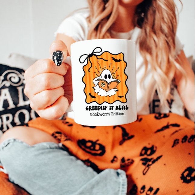 Taza De Café Bookworm Ghost Reading Retro Bow Creepin’ It Real (Subido por el creador)