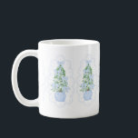 Taza De Café Borde de cielorral de árbol de navidad de gran mil<br><div class="desc">Hermosa jarra de árbol de Navidad con arcos de gingham y marcos de puntos de polka en vieiras. Hace un regalo super lindo Navidad para el amante del milenio!</div>