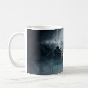 Taza De Café Bosque oscuro. Escena oscura y sombría con árboles