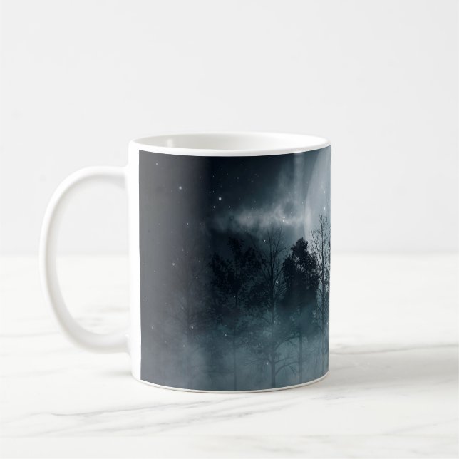 Taza De Café Bosque oscuro. Escena oscura y sombría con árboles (Izquierda)