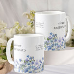 Taza De Café Bridesmaid Periwinkle Wildflower Elegante Floral<br><div class="desc">Mugre de dama de honor personalizada con detalles de nombre y boda y decorada con flores silvestres de acuarela. Cambie el rol para crear un regalo de mantenimiento para todas las damas en su fiesta de bodas. Este diseño floral dulce tiene flores silvestres delicadas y femeninas en una romántica paleta...</div>