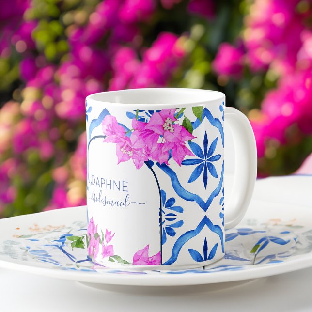 Taza De Café Bridesmaid regalos azulejos azules bougainvilleas  (Bridesmaid gifts blue tiles bougainvilleas custom coffee mug personalized name mug bridal party favo)