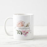 Taza De Café Bridesmaid Rubor Pink Rose Floral<br><div class="desc">Moda y elegante diseño floral de color rosa oscuro presenta el título de Bridesmaid y 1 línea de texto personalizado debajo. Se puede editar todo el texto, cambiar el color, el tipo de letra y el tamaño. Haz uno por cada fiesta nupcial. Se verá genial en las fotos que se...</div>