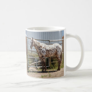 Taza De Café Brown manchó el caballo del Appaloosa