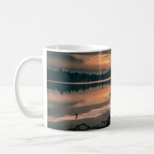 TAZA DE CAFÉ BROWN WOODEN DOCK DURANTE EL DÍA
