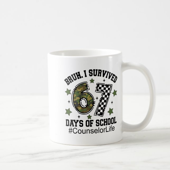 Taza De Café Bruh I Survived 67 Days Camo Checkered Counselor L (Derecha)