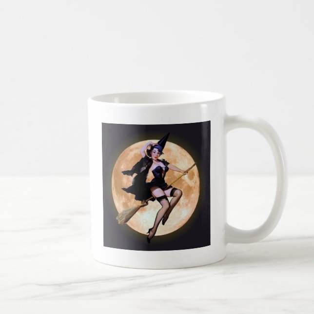 Taza De Café Bruja de plumas contra una luna de cosecha (Derecha)