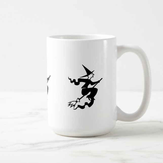 Taza De Café bruja temerosa sobre palo de escoba volador para h (Derecha)