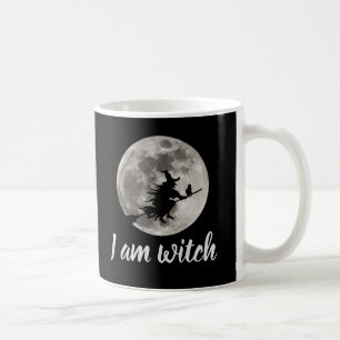 Taza De Café Bruja voladora con una luna brillante detrás de el