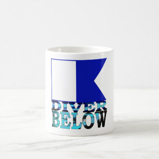 Taza De Café buceador debajo del azul
