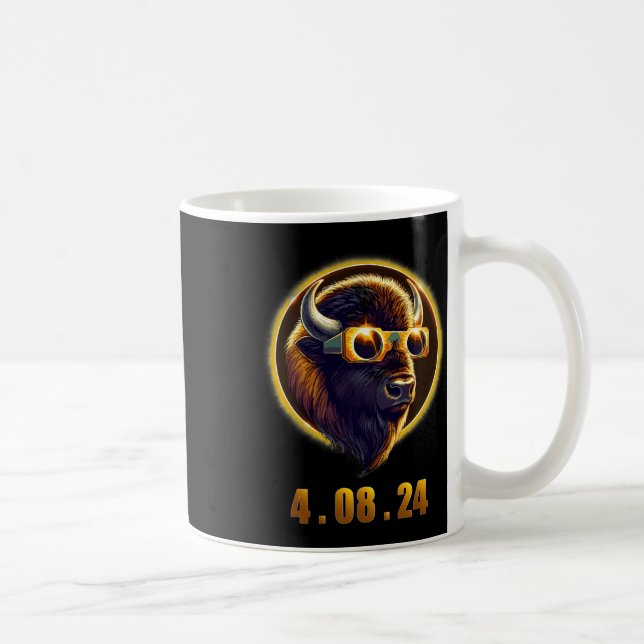 Taza De Café Búfalo de Bison con eclipse solar de 2024 (Derecha)