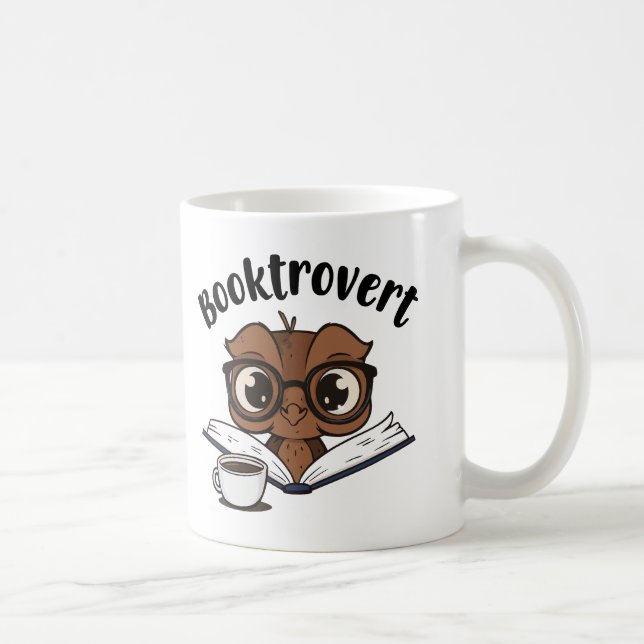 Taza De Café búho Booktrovert con libro y café (Derecha)