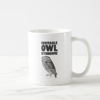 Taza De Café Búho irritable. Retruécano divertido