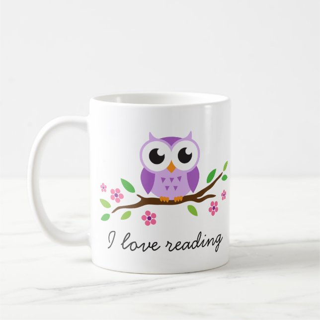 Taza De Café Búho púrpura lindo en la lectura floral del amor (Izquierda)