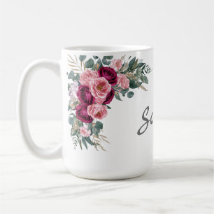 Taza De Café Burgundy de acuarela moderna, florales rosas rubia