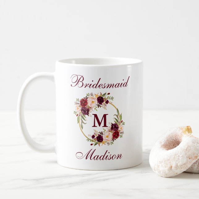 Taza De Café Burgundy Floral Gold Circle Monograma Bridesmaid (Con donut)