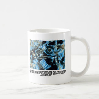Taza De Café Buscando Diatomas De Relación Planctónica