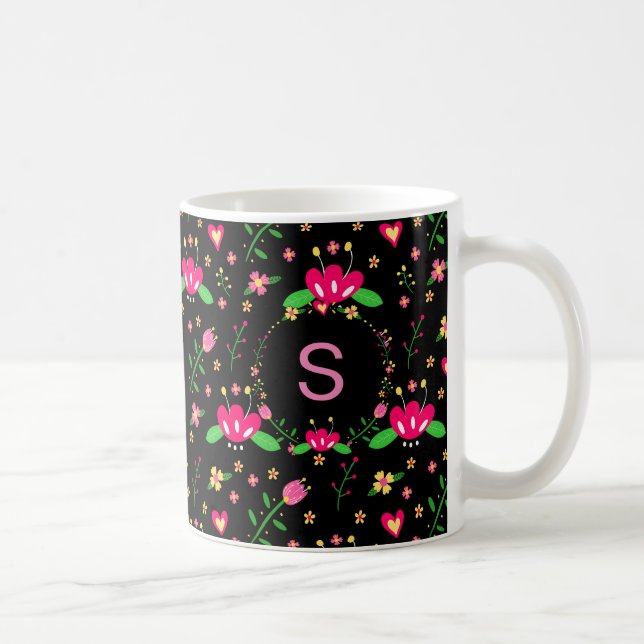 Taza De Café Busy Floral Pattern on Black Monogram (Derecha)