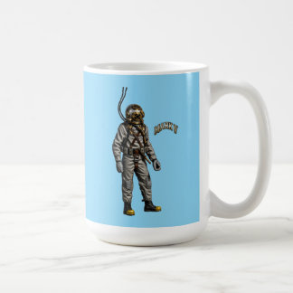 Taza De Café Buzo vintage que lleva un casco de buzo Mark V URM