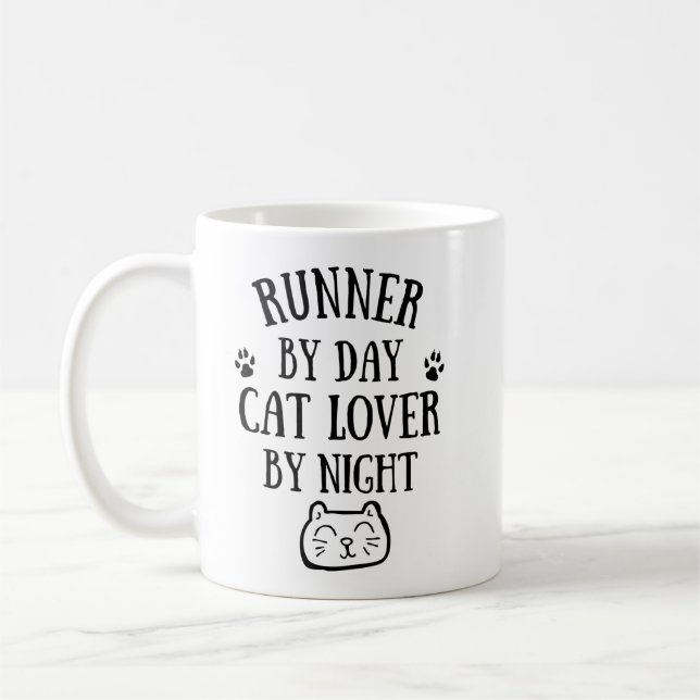 Taza De Café By day - cat lover - runner - BonW (4500x5500) (Izquierda)