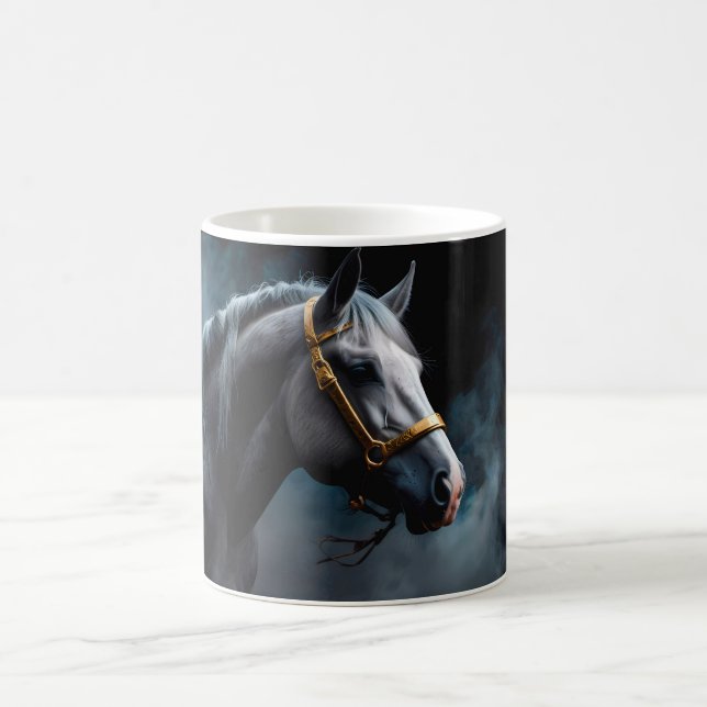 Taza De Café Caballo con fondo negro con tinte azul (Centro)