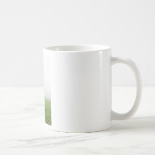Taza De Café Caballo en la niebla en un prado