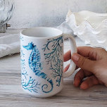 Taza De Café Caballo marino azul costero y acuarela coral<br><div class="desc">Añade estilo costero a tu casa con mi jarra de latte de bonito diseñada usando mi caballito de mar pintado a mano con coral. Obra acuática de los diseños de Victoria Rigali. Perfecto Navidad temático en la playa con menos de $25. Para ver más diseños, visite VG Rogers en www.zazzle.com/dotellabelle...</div>