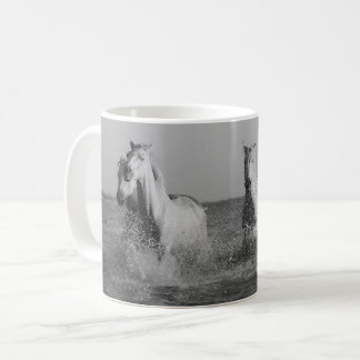 Taza De Café Caballos blancos, fotografía en blanco y negro