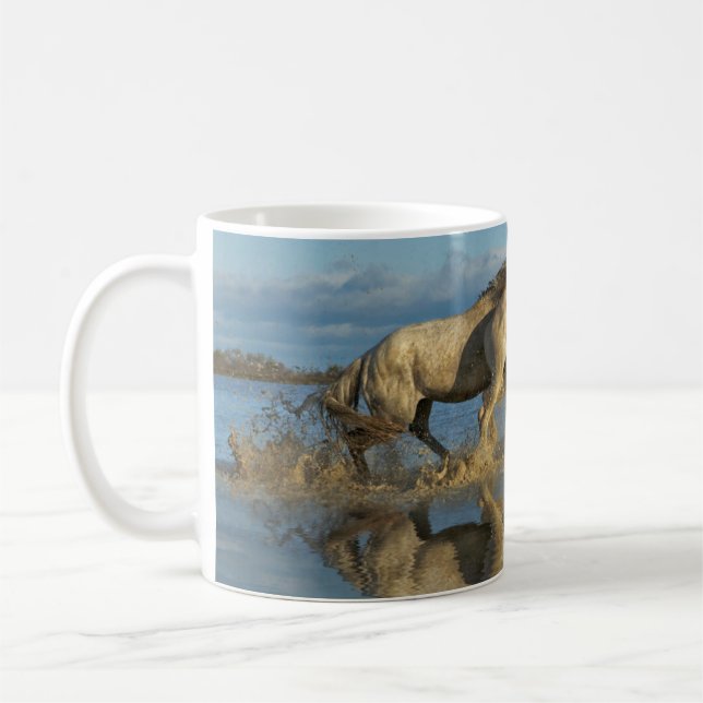 Taza De Café Caballos de Camargue y reflejo, sur de Francia (Izquierda)