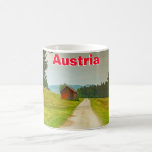 Taza De Café Cabaña de madera y camino en Austria